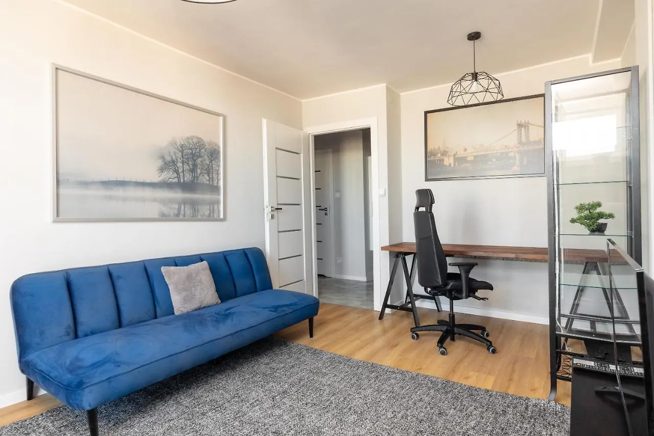 Park Mirowski Blue Apartment location